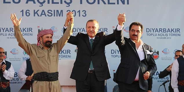 Doğan'ın Öcalan posteri ve "Öcalan'a özgürlük" pankartlarının yer aldığı sahneye çıktığı o yıllarda AKP hükümeti "çözüm süreci" adı verilen politikayı yürütüyordu.