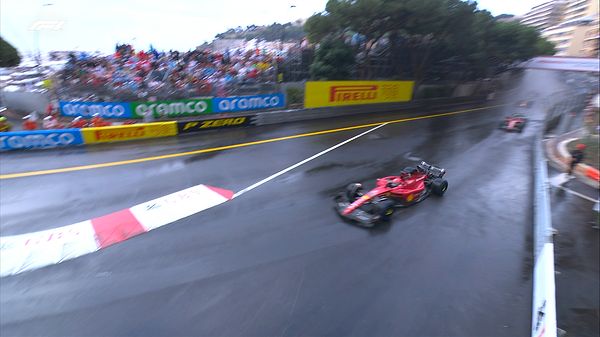 Güvenlik aracının ardından gecikmeyle başlayan yarışta Leclerc zirvede, Sainz ikinci, Perez üçüncü ve Verstappen dördüncü olarak başladı.