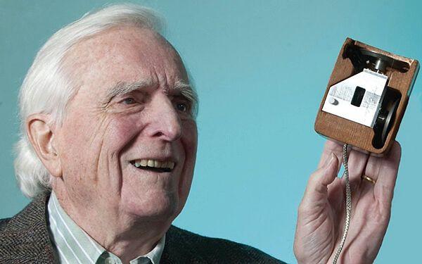 9. Douglas Engelbart bilgisayarı sadece deneyimli ve bilgili bilim insanları yerine herkesin kullanabilmesi için fareyi icat etmiştir.