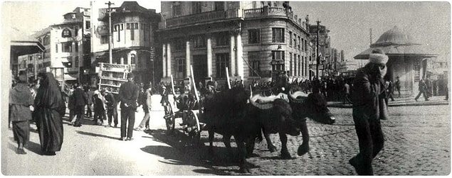Zamanla insanlar arasında alışverişin başlaması ve ellerinde bulunan malları, ihtiyaçları olan diğer mallarla değiştirmeleri bir ödeme aracına gerek duyulmasına yol açmıştır.