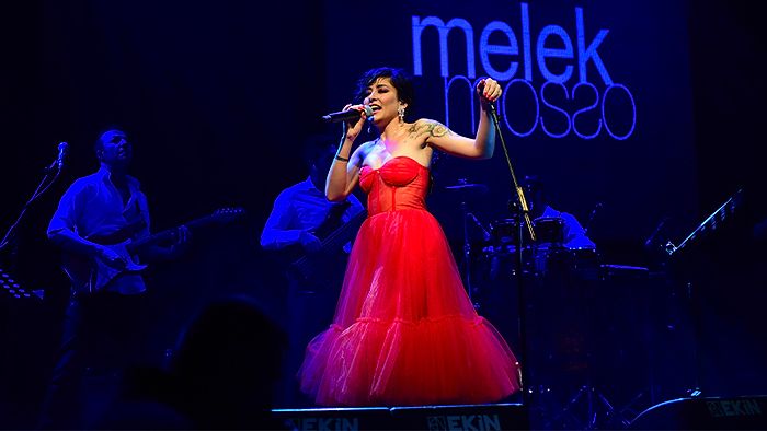 Yasaklar ve Engellemeler Peş Peşe: Melek Mosso'nun da Sahne Alacağı Gençlik Festivali İptal Edildi