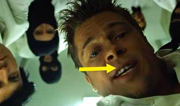 17. Brad Pitt, Dövüş Kulübü'ndeki rolü için ön dişlerini kırdırmıştı.