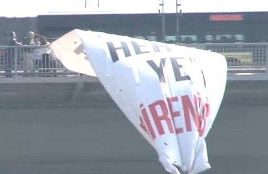 TİP Milletvekilleri 15 Temmuz Köprüsüne 'Her Yer Direniş Her Yer Taksim' Pankartı Astı