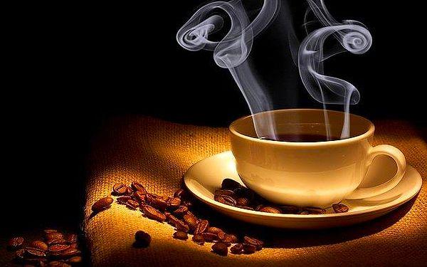 Ölüm riskinin en düşük olduğu kesim ise yüzde 29'luk oran ile günlük 2.5-4.5 bardak kahve tüketen kişiler olduğu ortaya çıktı.