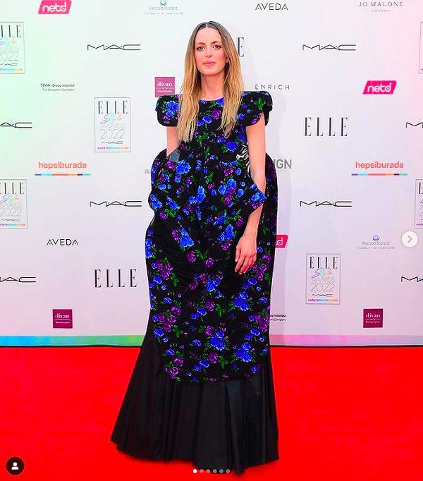 Sevilen oyuncu Bige Önal, Haakan Yıldırım imzalı bir elbise tercih etti. Önal gecede, Yılın Stil Keşfi Ödülü'nün sahibi oldu.