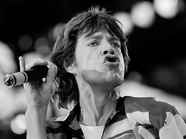10. Mick Jagger, Carly Simon'ın 1972 tarihli ikonik şarkısı 'You're So Vain'de geri vokal yapmış!