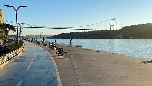 Konuyla ilgili İstanbul Valiliği de bir açıklama yaptı. Açıklamada, "30 Mayıs 2022 Pazartesi günü Beşiktaş ilçemiz Bebek sahilinde Ö.K ve C.M.T.'nin halka açık alanda alenen hayasızca harekette bulundukları tespit edilmiştir" denildi.