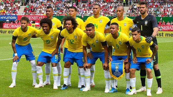 Futbolcu ihraç ederek ülkelerin ilk sırasında Brezilya yer aldı. 1219 futbolcusu ülke dışında temsil edilen Brezilya zirveyi yine kaptırmadı.