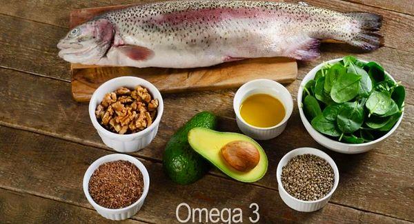 Diğer Omega-3 içeren besinler ise şunlar: Sardalya gibi yağlı tuzlu su balıkları, chia tohumu, fındık, kırmızı et, yumurta ve soya...