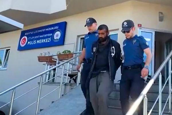 Beşiktaş Bebek sahilinde çıplak şekilde bankta güneşlenen kişi de gözaltına alındı.