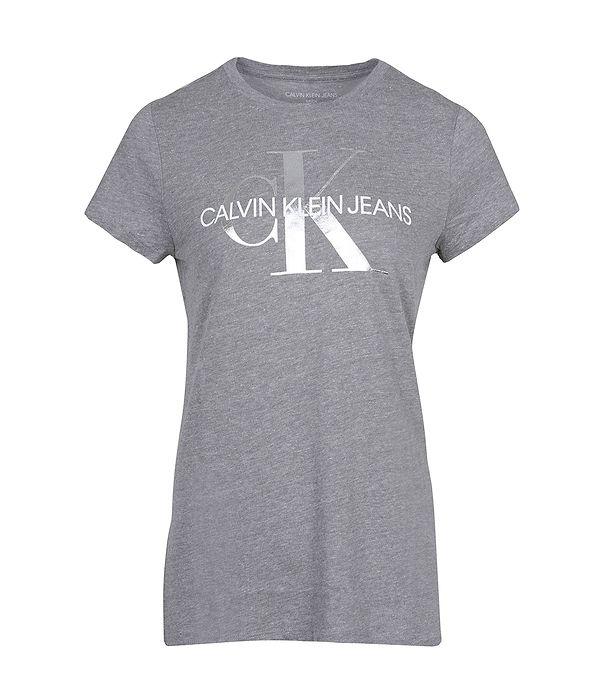 20. Her kadının dolabında bulunması gereken bir ürün: Calvin Klein tişört