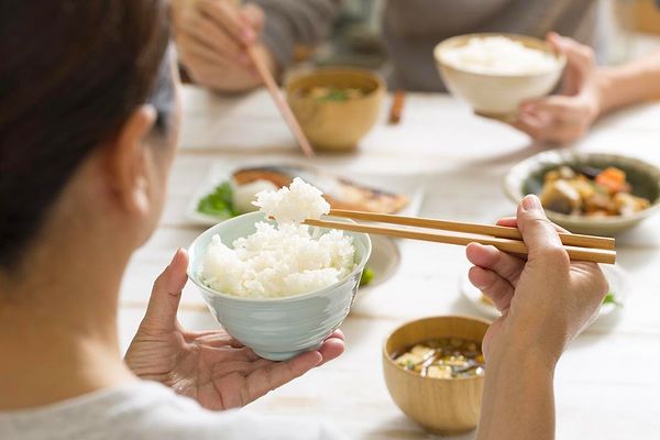 Beyaz pirinç birçok kültürde temel gıda maddesidir.