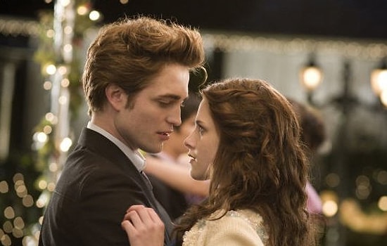 Yönetmen David Cronenberg, Alacakaranlık Serisinin Çifti Bella ve Edward'ı Yeniden Bir Araya Getirmek İstiyor!