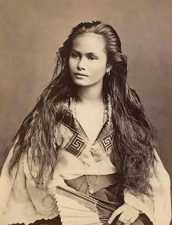 24. Bir “Mestiza De Sangley" portresi, Filipinler, 1875.