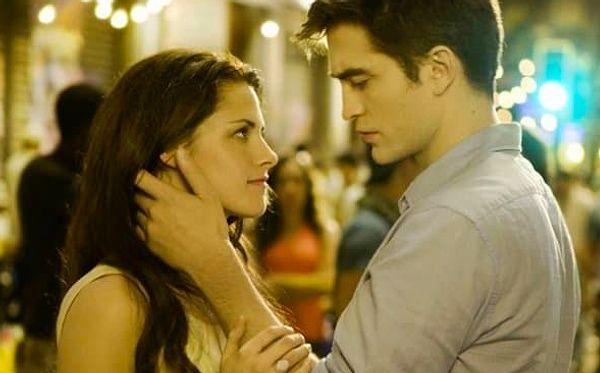 Serinin en can alıcı kısmı da Bella ve Edward aşkıydı. O zamanlar hepimiz birer Bella ve Edward olmak isterdik.