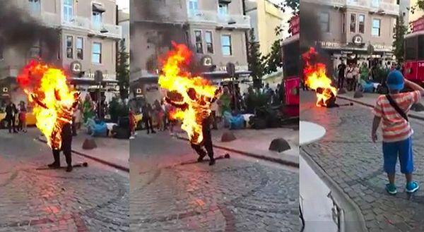 3. Galata Kulesi'nin önünde simsiyah giyinmiş bir genç kendisini yaktı. Esnaf yangın tüpleriyle genç adamı söndürmeye çalışırken yanan adama karşı selfie çekilen çiftte tepki çekti.