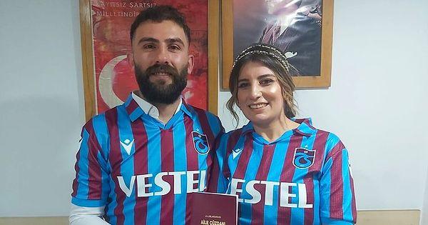 18. Fanatik Trabzonspor taraftarı evlenmek için takımlarının şampiyon olmasını beklediler. Trabzonspor'un şampiyon olmasıyla beraber evlendiler.