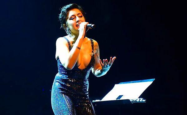 Şarkıcı Melek Mosso'nun konserinin iptal edilmesi de sosyal medyada büyük yankı yarattı.