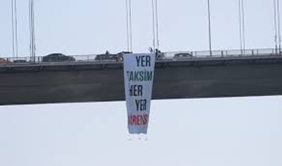 15 Temmuz Köprüsü'ne Asılan Gezi Pankartı Nedeniyle 5 Kişiye Soruşturma Açıldı