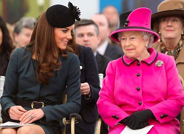 4. Kraliçe, Kate Middleton'un Balmoral'a yaptığı ilk gezi sırasında fotoğraf çekmesine izin verdi.