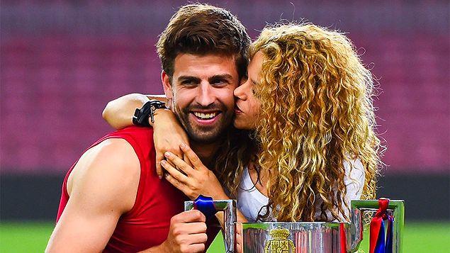 Ayrılıyorlar! İspanyol Basını Shakira'nın Kendisi Aldatan Pique'yi Suçüstü Yakaladığını İddia Etti