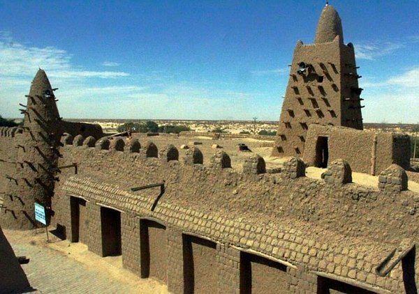 8. Dünyanın en eski üniversitelerinden biri olan Timbuktu, Mali, Afrika'da bulunuyor.