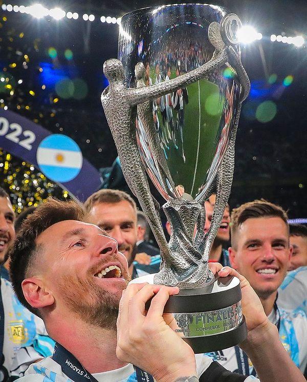 22. Messi yeni kupası Finalissima'ya aşkla bakıyor.
