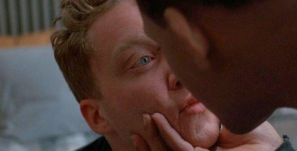 4. Will Smith, "Six Degrees of Separation" filminde rol arkadaşı Anthony Michael Hall'u öpmesi gerekiyormuş ama bu sahneyi çekmeyi reddetmiş.