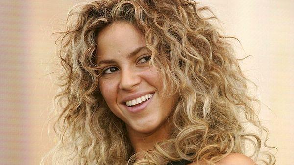 Shakira ismiyle dünyaca tanınan 16 Grammy ödülünün sahibi Kolombiyalı şarkıcı, geçtiğimiz günlerde Gerard Pique ile yaşadığı ayrılıkla magazin gündemine bomba gibi düşmüştü.