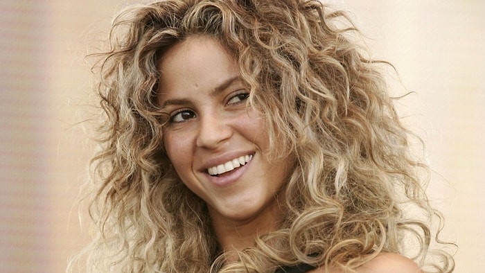 Shakira Kimdir? Dünyaca Ünlü Şarkıcı Shakira Kaç Yaşında, Nereli, Albümler Neler, Pique ile Evli mi?