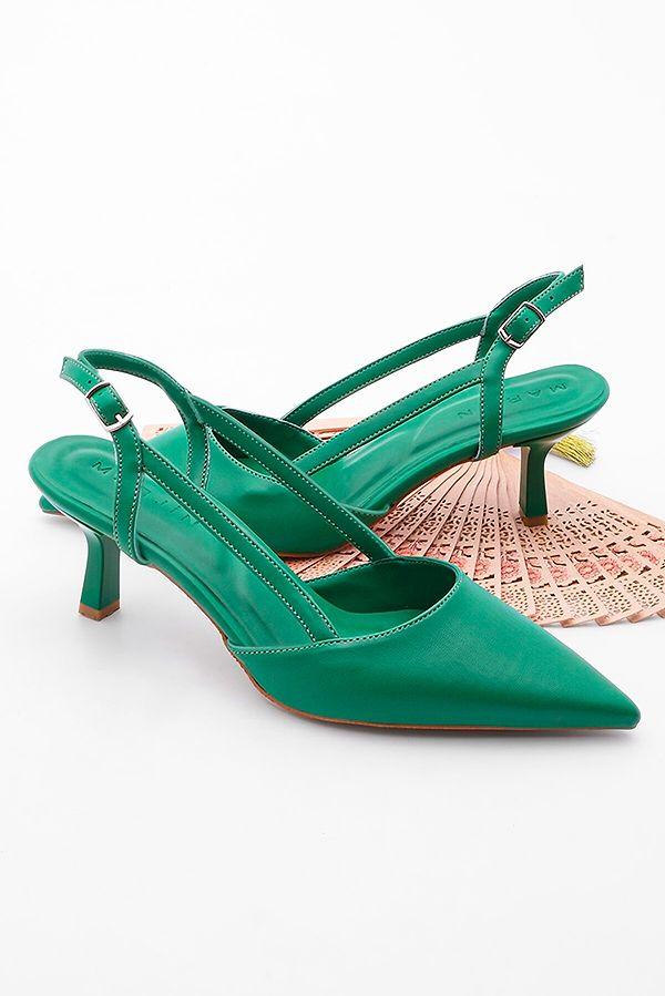 10. Yeşil de ayakkabıya yakışan bir renk.