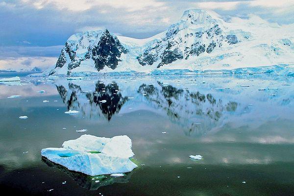 19. Antarktika'daki toplam buz miktarı, Atlas Okyanusu'ndaki su miktarına eşittir.