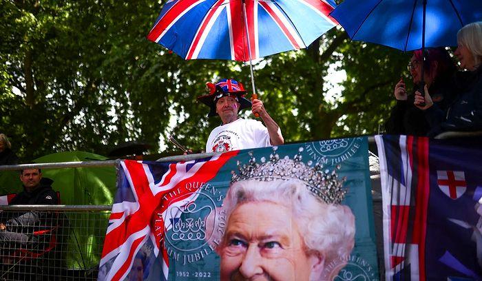 Kraliçe 2. Elizabeth'in Tahttaki 70. Yılı Kutlanıyor