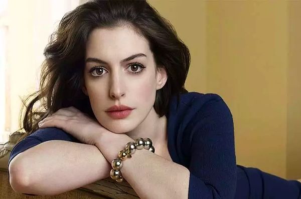 Anne Hathaway Kimdir?