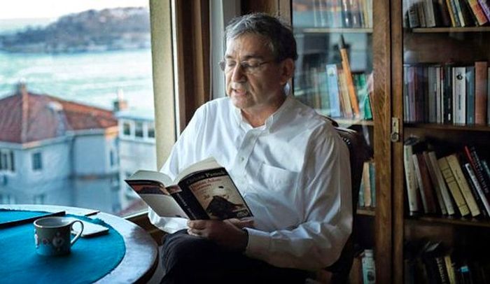 Orhan Pamuk'un Romanlarını Yazdığı Apartman Yıkılıyor