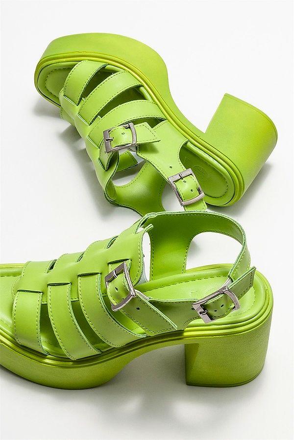 11. Renkli sandalet modelleri 😍