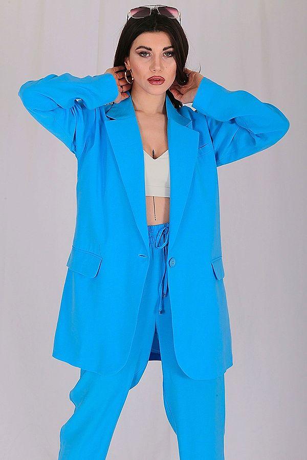 8. Oversize sevenler için mavi tonuna bayıldığım bir ceket seçtim.