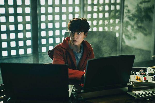 Hyun-Woo Lee, Rio karakterini canlandıracak. İspanyol yapımında, bu karakteri Miguel Herrán oynadı.
