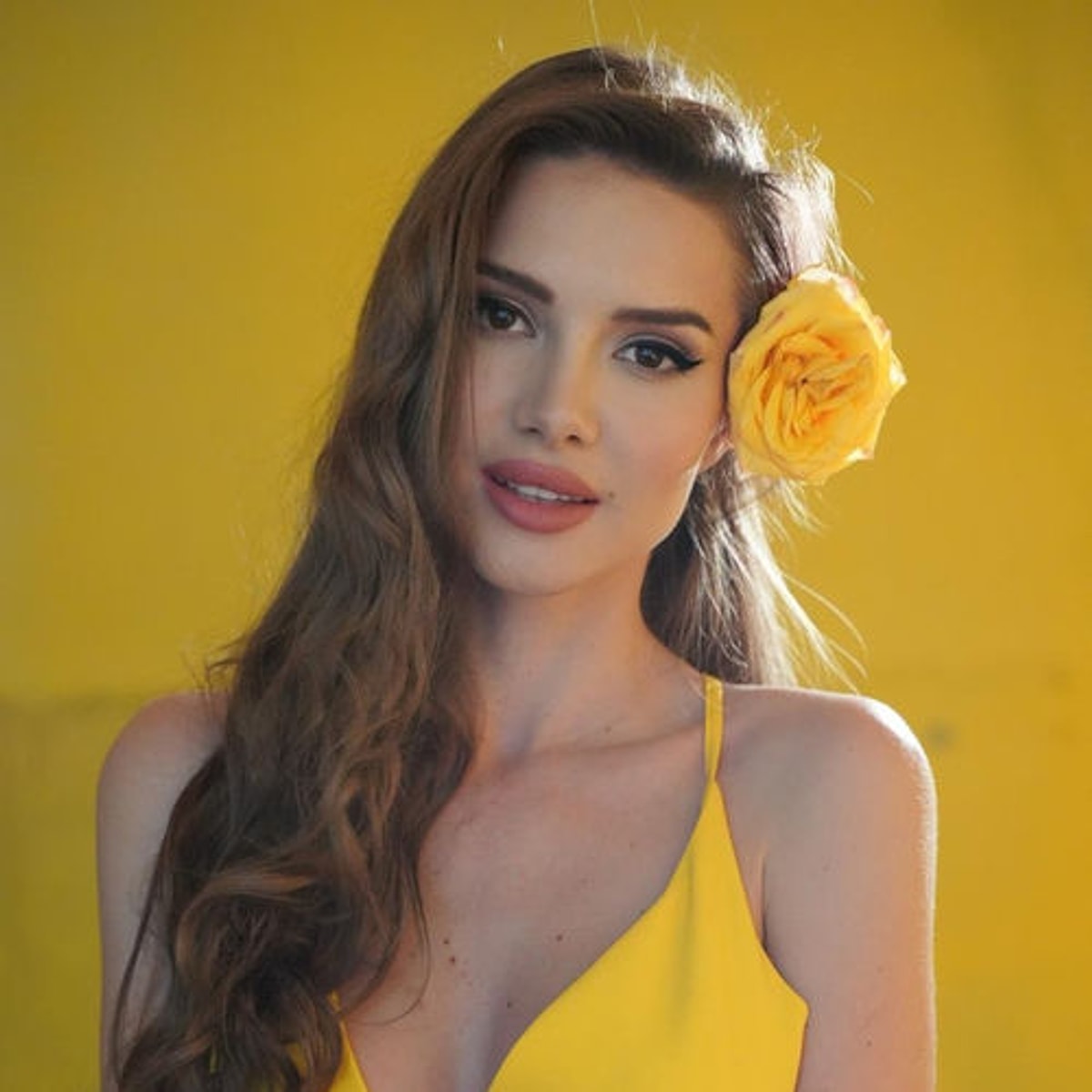 Otilia Kimdir? Ünlü Şarkıcı Otilia Nereli, Kaç Yaşında, Tam Adı Ne