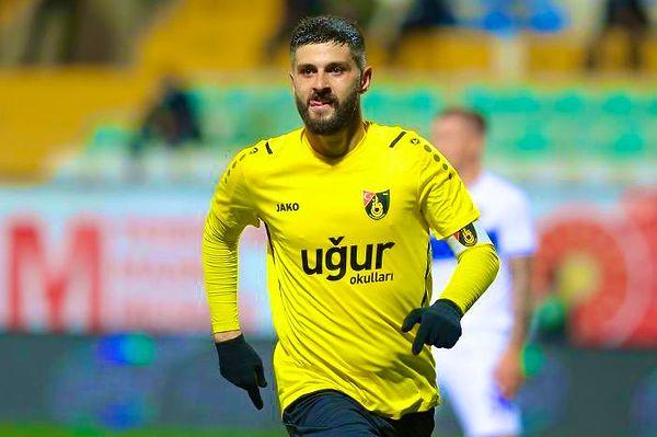 14. Antalyaspor, İstanbulspor’dan devre arasında gündemine aldığı İbrahim Yılmaz’ı istiyor. 28 yaşındaki oyuncu bu sezon 18 gol 5 asistlik katkı üretti. (Nazım Türknas)