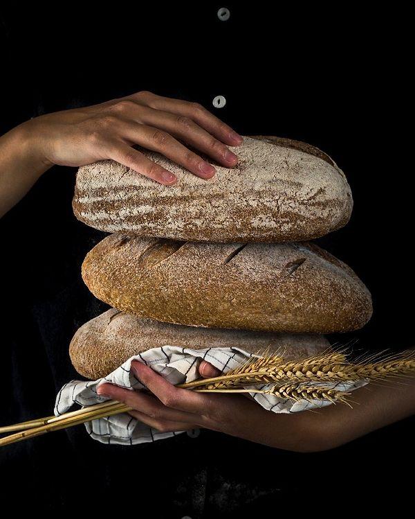 Antik Yunan'da dildoya 'olisbokollix' adı veriliyor. 'olisbos' kelimesi dildo anlamına gelirken, 'kollix' ise 'bir somun ekmek' demek.