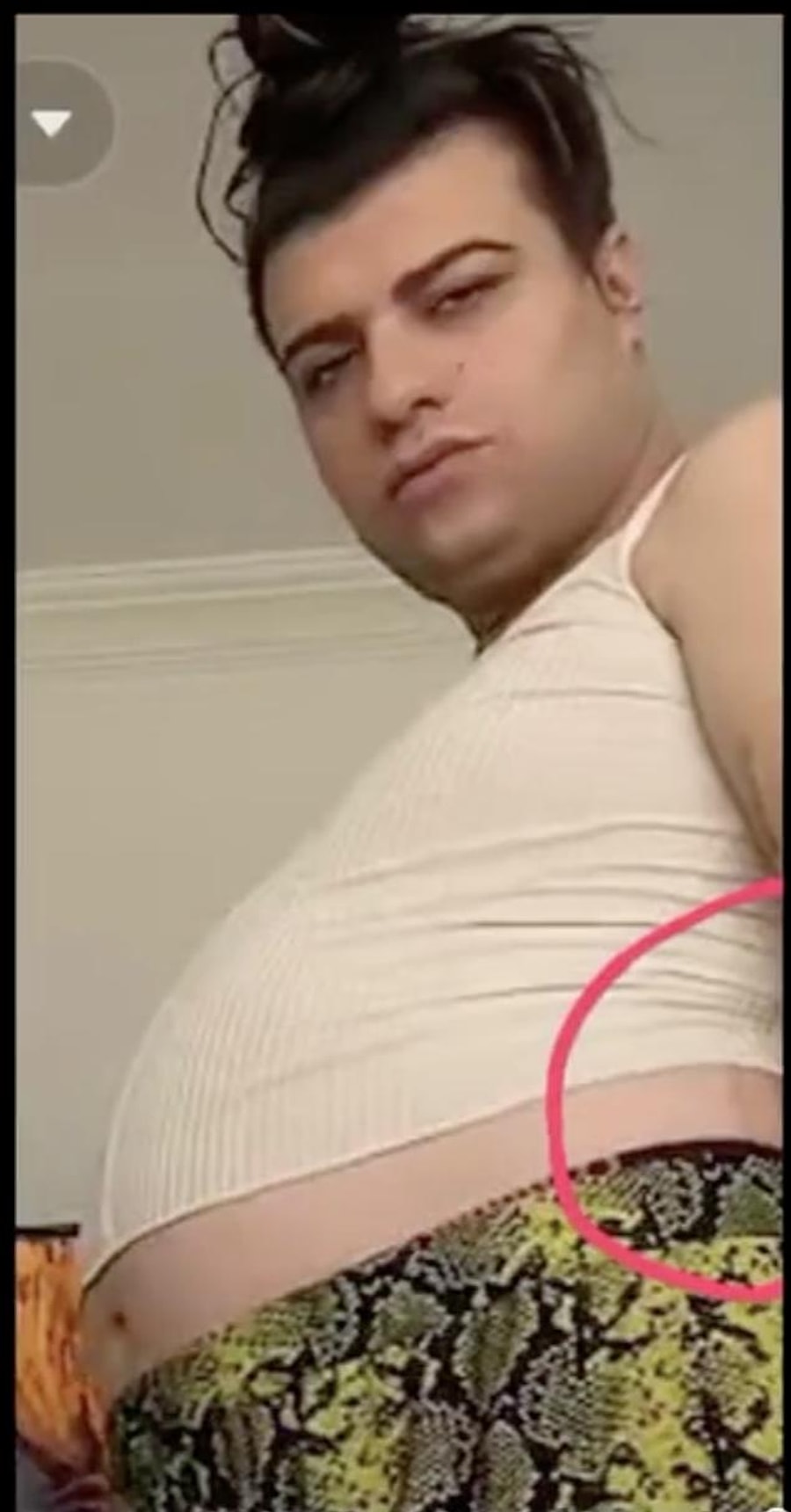 Bu arada Mükremin'in o göbeği nasıl yaptığına dair de spekülasyonlar d...