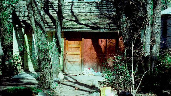 Sheila Sharp yan komşusunun evinden 12 Nisan 1981 yılı sabahı Kaliforniya'daki Keddie Resorts'taki Cabin 28'deki evine dönmüştü.