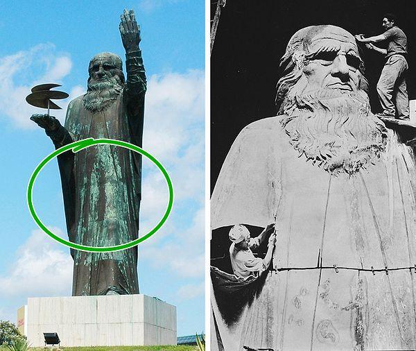 4. Leonardo da Vinci heykelinde gizli bir kapak vardır.