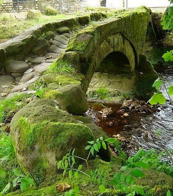 26. 800 yıllık bir köprü, Lancashire, İngiltere.