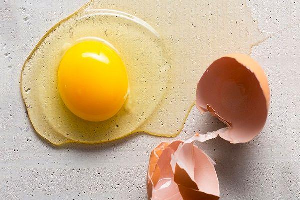Önceden düşünülenin aksine, yeni araştırmalar yumurtadaki kolesterolün fosfatitlerle dengelendiğini ortaya çıkardı.