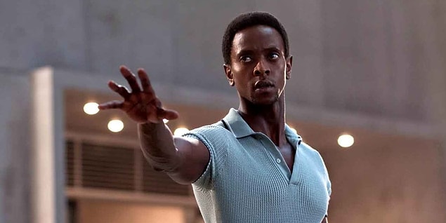 6. X-Men: First Class'ta, süper sonik bir sese sahip olan Banshee, herkese kulaklarını kapatmasını söylerken Darwin bunu yapmaz, çünkü Darwin'in güçleri onun yüksek sese hemen uyum sağlamasına izin verir.