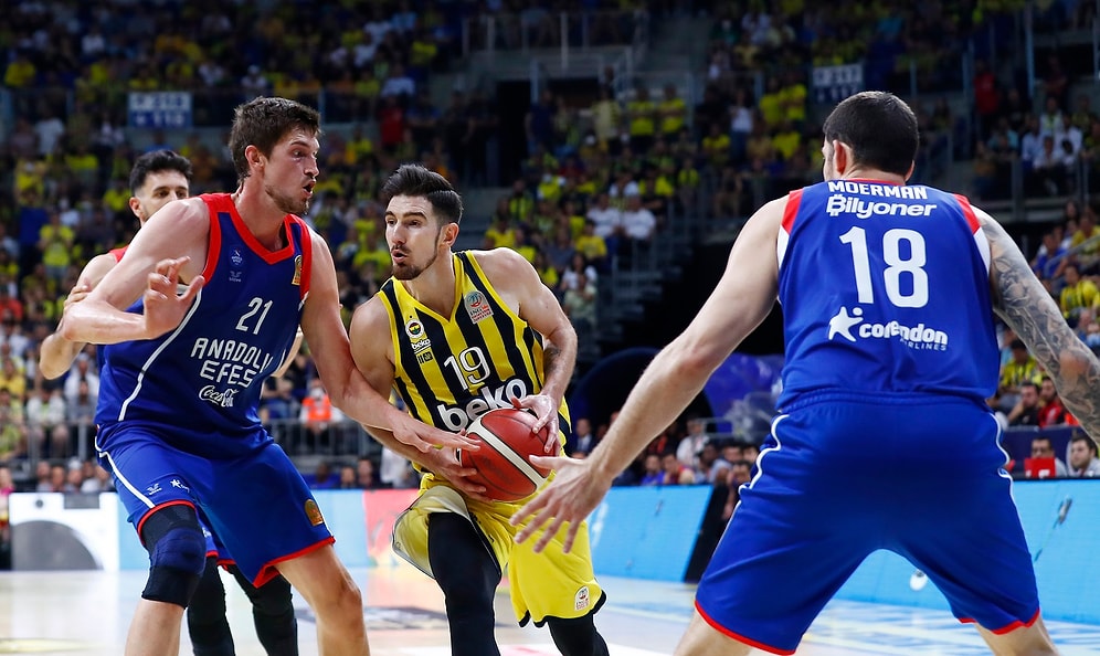 Anadolu Efes'e 15 Sayı Fark Atan Fenerbahçe Beko Seride Durum 2-0'a Getirdi!