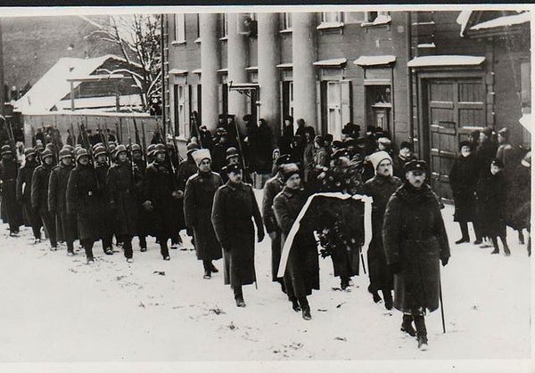 19. Julius Kuperjanov'un 1919 yılındaki cenaze töreni.