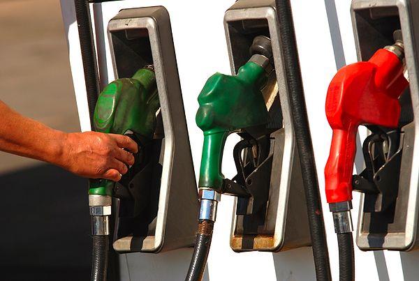 11. Şili halkı da 1 litre benzin fiyatı 1.36 euro'ya çıktığı için isyan ediyor.